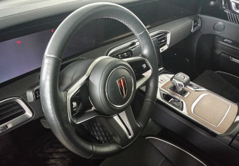 Подержанный автомобиль Hongqi E-HS9 2021 года (12 фото)