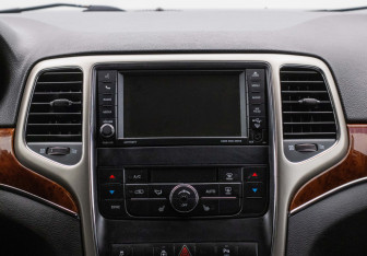 Подержанный автомобиль Jeep Grand Cherokee 2012 года (14 фото)
