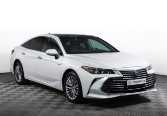 Подержанный автомобиль Toyota Avalon 2022 года (3 фото)