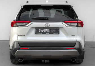 Подержанный автомобиль Toyota RAV4 2021 года (6 фото)