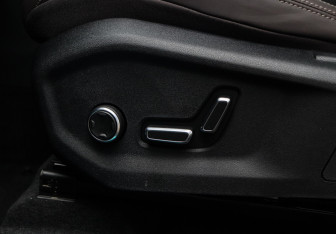 Подержанный автомобиль Geely Monjaro 2025 года (19 фото)