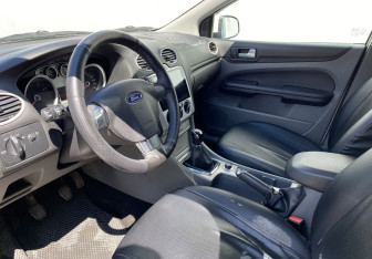 Подержанный автомобиль Ford Focus Sedan 2008 года (9 фото)