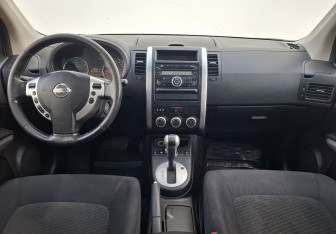Подержанный автомобиль Nissan X-Trail 2012 года (13 фото)