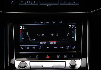 Подержанный автомобиль Audi Q7 2021 года (23 фото)