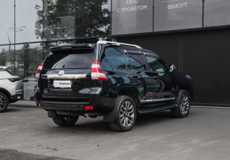 Подержанный автомобиль Toyota Land Cruiser Prado 2013 года (4 фото)