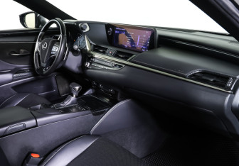 Подержанный автомобиль Lexus ES 2020 года (11 фото)