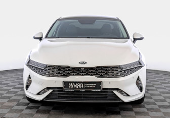 Подержанный автомобиль Kia K5 2020 года (2 фото)