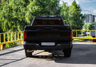 Подержанный автомобиль Toyota Tundra 2022 года (5 фото)