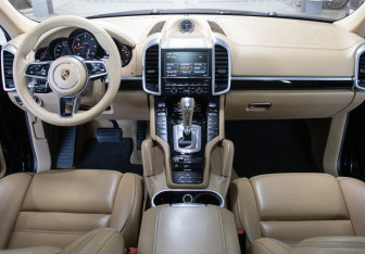 Подержанный автомобиль Porsche Cayenne 2015 года (14 фото)