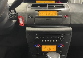 Подержанный автомобиль Citroen C4 Hatchback 2009 года (12 фото)