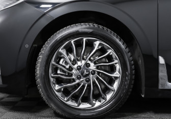 Подержанный автомобиль Voyah Dream 2023 года (30 фото)