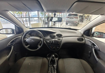 Подержанный автомобиль Ford Focus Wagon 2004 года (11 фото)