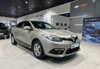 Подержанный автомобиль Renault Fluence 2014 года (3 фото)