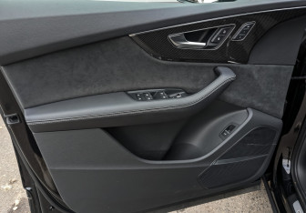 Подержанный автомобиль Audi Q7 2024 года (19 фото)