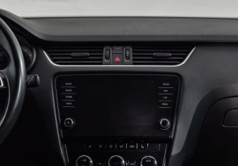 Подержанный автомобиль Skoda Octavia Wagon 2017 года (8 фото)