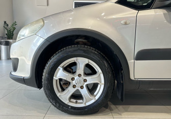 Подержанный автомобиль Suzuki SX4 Hatchback 2009 года (18 фото)