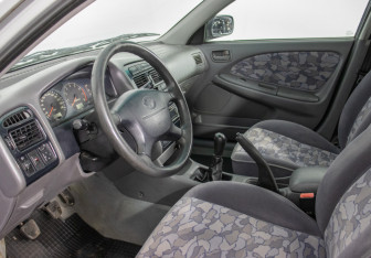 Подержанный автомобиль Toyota Avensis Sedan 1999 года (10 фото)