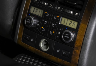 Подержанный автомобиль Volkswagen Touareg 2008 года (16 фото)