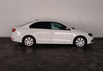 Подержанный автомобиль Volkswagen Jetta Sedan 2012 года (7 фото)