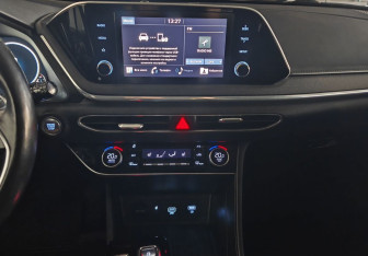 Подержанный автомобиль Hyundai Sonata 2020 года (18 фото)