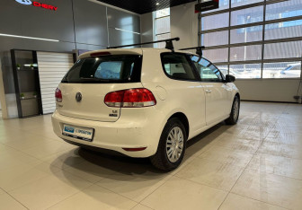 Подержанный автомобиль Volkswagen Golf Hatchback 2010 года (4 фото)