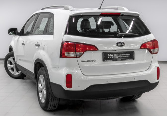 Подержанный автомобиль Kia Sorento 2014 года (7 фото)