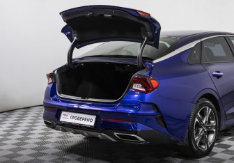 Подержанный автомобиль Kia K5 2021 года (19 фото)