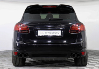 Подержанный автомобиль Porsche Cayenne 2012 года (6 фото)