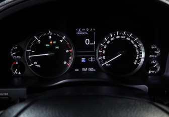 Подержанный автомобиль Toyota Land Cruiser Suv 2017 года (16 фото)