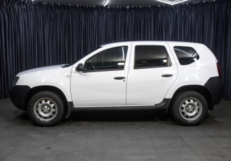 Подержанный автомобиль Renault Duster 2016 года (8 фото)