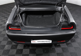 Подержанный автомобиль Dodge Challenger 2019 года (9 фото)