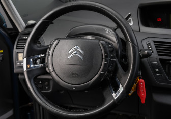 Подержанный автомобиль Citroen C4 Picasso 2012 года (14 фото)