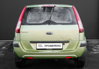 Подержанный автомобиль Ford Fusion 2006 года (5 фото)