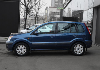 Подержанный автомобиль Ford Fusion 2008 года (8 фото)