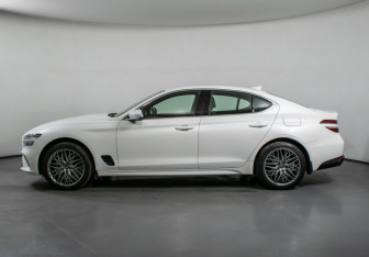 Подержанный автомобиль Genesis G70 2021 года (8 фото)