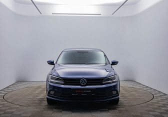 Подержанный автомобиль Volkswagen Jetta Sedan 2015 года (2 фото)