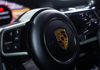 Подержанный автомобиль Porsche Cayenne 2018 года (16 фото)