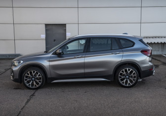 Подержанный автомобиль BMW X1 2021 года (8 фото)