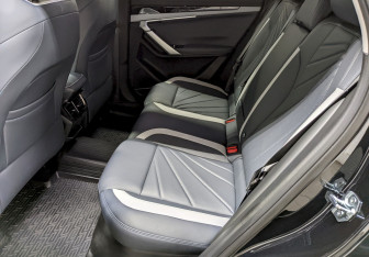 Подержанный автомобиль Geely Atlas 2024 года (16 фото)