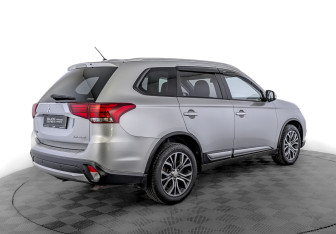 Подержанный автомобиль Mitsubishi Outlander 2016 года (5 фото)