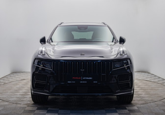 Подержанный автомобиль Lynk&Co 09 2024 года (8 фото)
