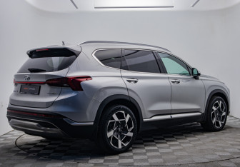 Подержанный автомобиль Hyundai Santa Fe 2023 года (5 фото)