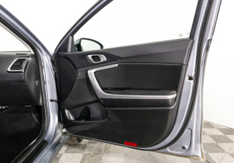 Подержанный автомобиль Kia Ceed Hatchback 2022 года (20 фото)