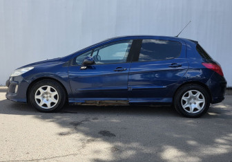 Подержанный автомобиль Peugeot 308 Hatchback 2009 года (8 фото)