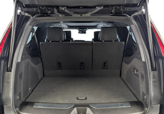 Подержанный автомобиль Cadillac Escalade Suv 2023 года (10 фото)