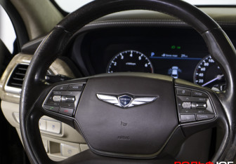 Подержанный автомобиль Genesis G90 2017 года (15 фото)