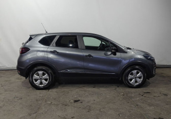 Подержанный автомобиль Renault Kaptur 2020 года (8 фото)
