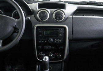 Подержанный автомобиль Renault Duster 2014 года (8 фото)