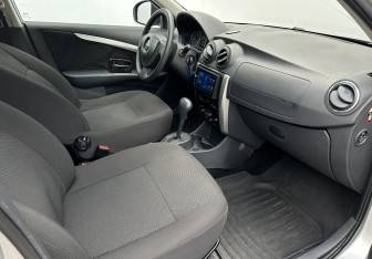 Подержанный автомобиль Nissan Almera Sedan 2013 года (13 фото)