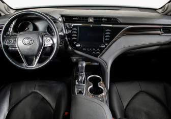 Подержанный автомобиль Toyota Camry Sedan 2019 года (13 фото)